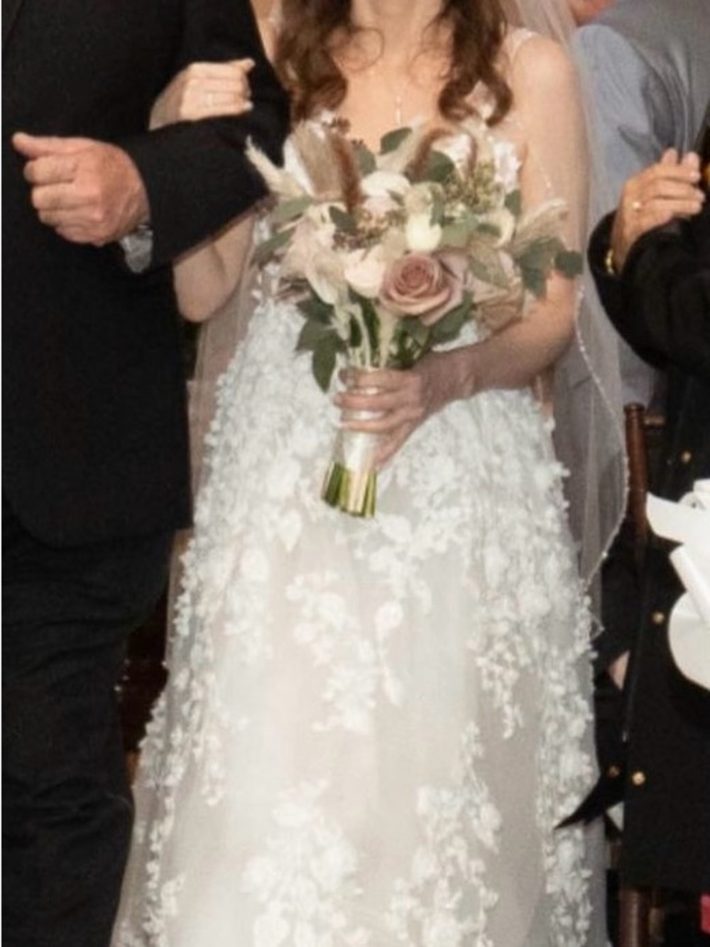 Ivory Floral Appliqué Wedding Dress - Elegant Bridal Gown